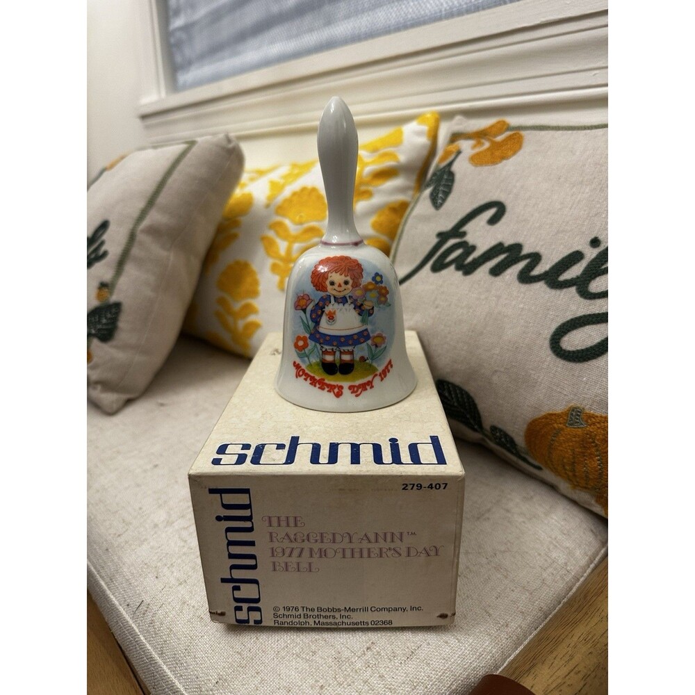 Schmid Raggedy Ann 1977 Mother’s Day Collector Bell The Bobbs Merrill Co w/ Box